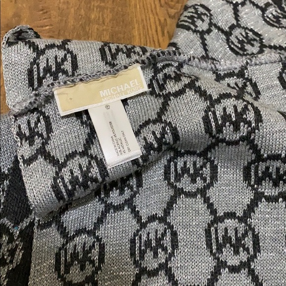 Michael Kors infinity scarf - Picture 3 of 4